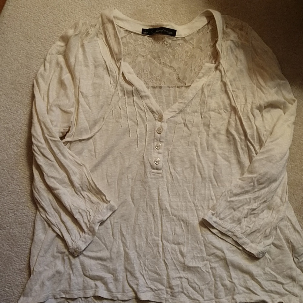 L 3/4 sleeve top w lace inset on top of back